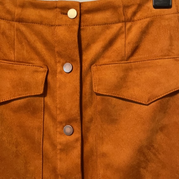 New MO&Co. women’s suede skirt - Picture 3 of 6